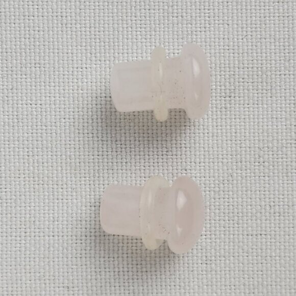 Rose Quartz 3/16 Stone Plugs Body Jewelry for Stretched Ears - Picture 1 of 5